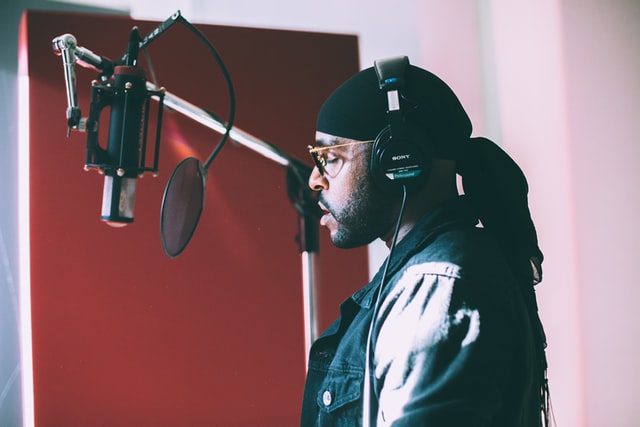Are There Really Differences Between DJ & Studio Headphones? - MusicMajlis