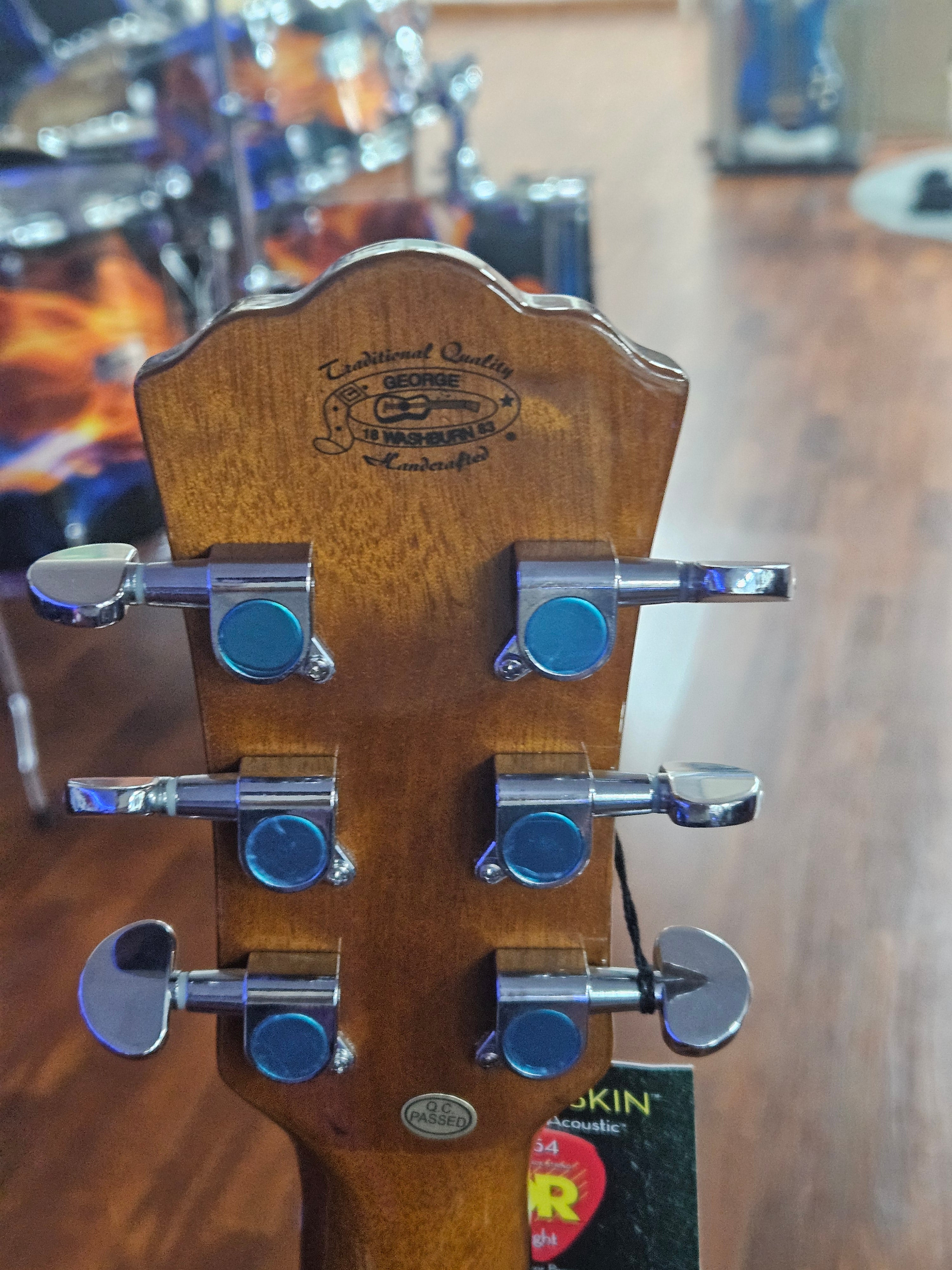 Washburn AD5CETSBPACK Semi-Acoustic Guitar โ Display Unit Clearance!