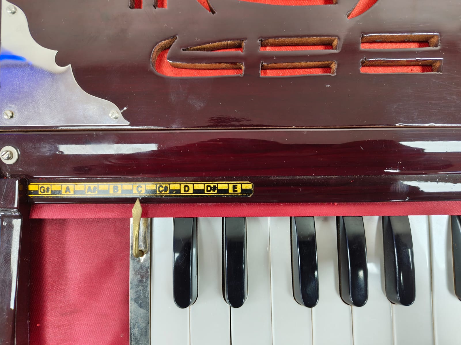 Tansen Portable 37 Keys Harmonium, With Scale changer , and Wooden Case (Display Unit)