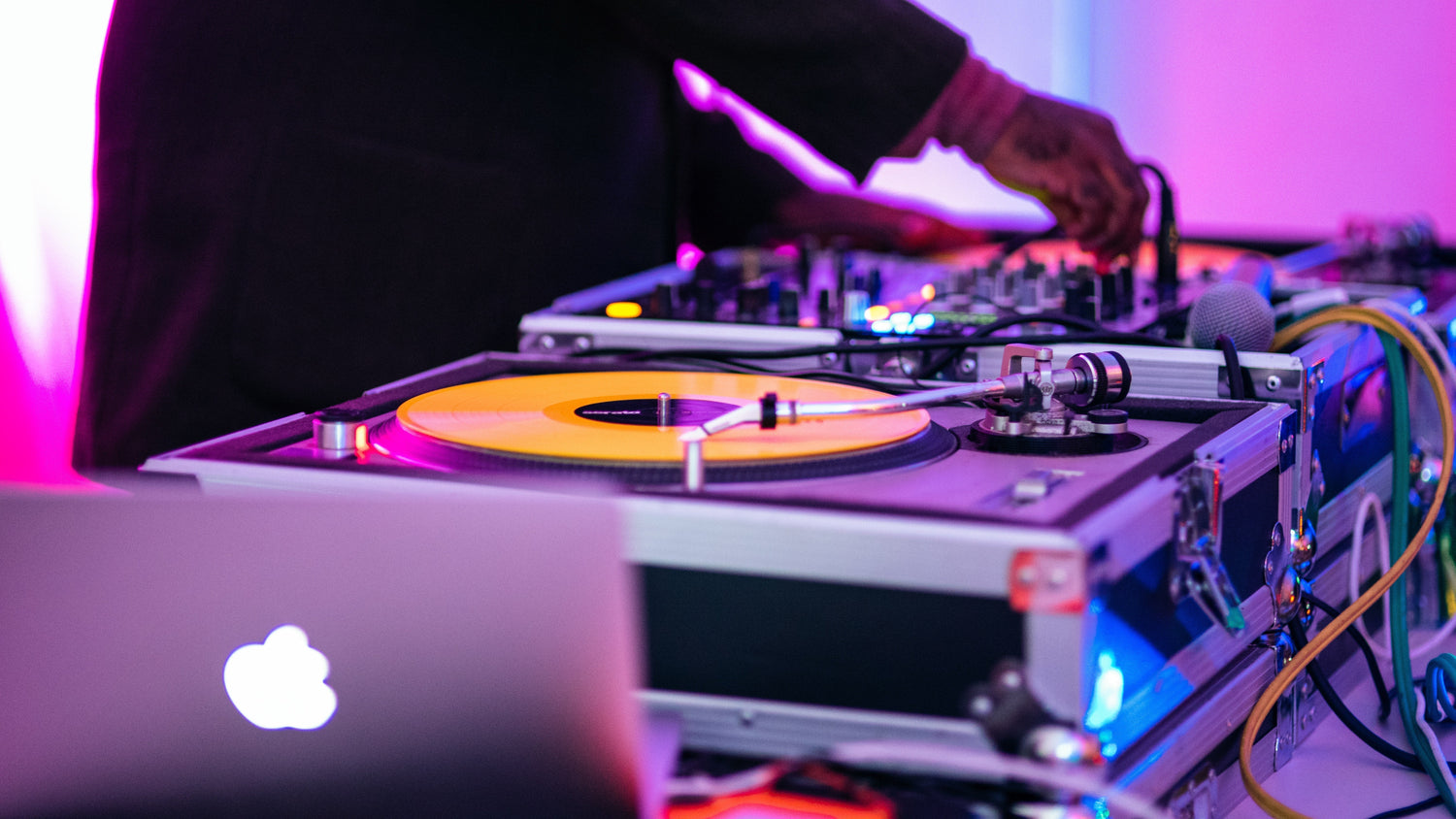 Beginners Guide to a Basic DJ Set-Up at Home - MusicMajlis
